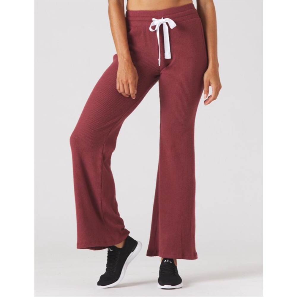 Glyder Comfort Flare ribbed Burgundy/Merlo Pants size Medium New!